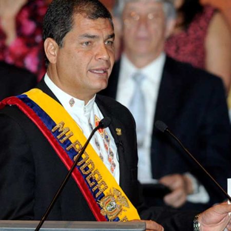 Correa: Estamos a las órdenes de Colombia para la construcción de la paz