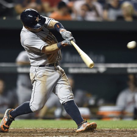 Altuve con empujada y González triplicó en derrota de Astros
