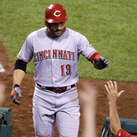 Votto celebra cumpleaños con cuatro hits