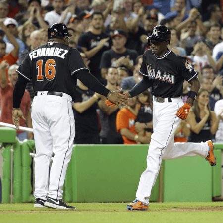 Dee Gordon y Marlins honran a Fernández con triunfo