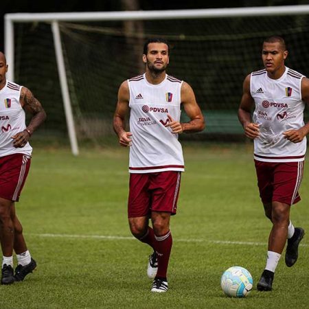 La Vinotinto cerró preparación en Caracas y partió rumbo a Uruguay