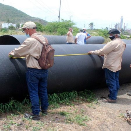 La gobernación de Carabobo, la alcaldía de Puerto Cabello y las empresas del Estado iniciaron las maniobras de sustitución de la la tubería matriz en El Palito. (Cortesía)