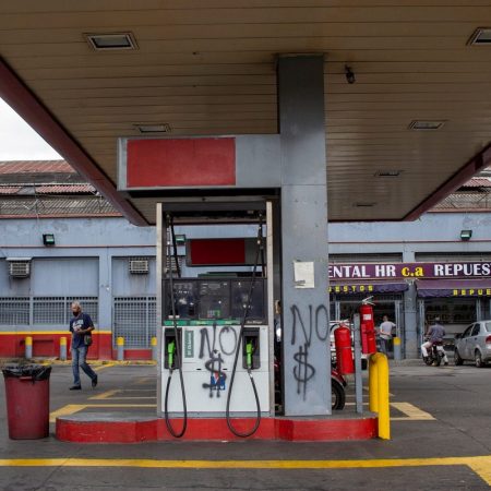 4 gasolineras Caracas