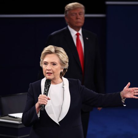 Clinton apoya investigar a Rusia por crímenes de guerra en Siria