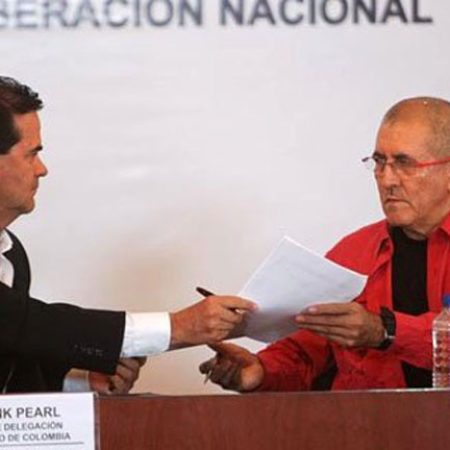 ELN expresa desacuerdo con pretensiones de un proceso de paz "exprés"
