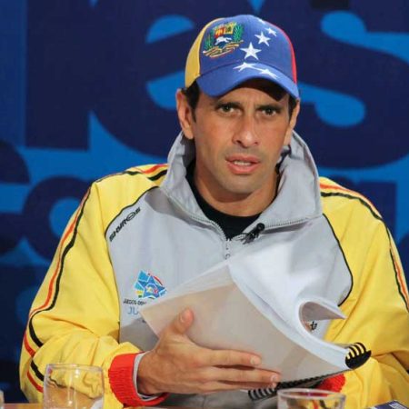 Capriles desestima medida de prohibición de salida del país