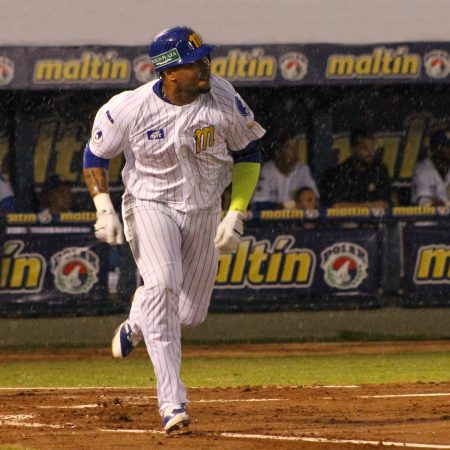 Magallanes inició la semana celebrando en la carretera