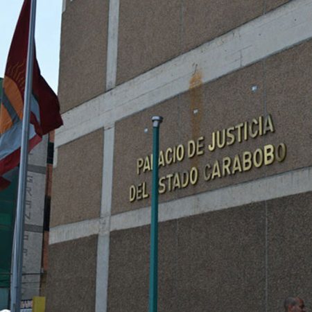 Tribunal penal de Carabobo prohíbe salida del país a 8 opositores