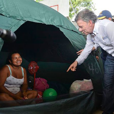 Santos promete trabajar 24 horas para facilitar retorno de colombianos