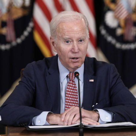 Biden firma ley para dar fin a emergencia sanitaria por la pandemia