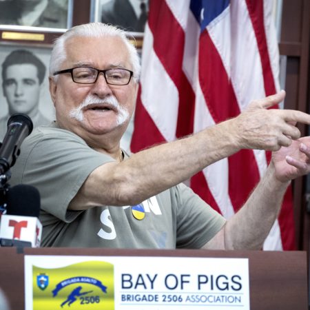 Walesa insta a luchadores por la libertad de Cuba buscar nuevas tácticas