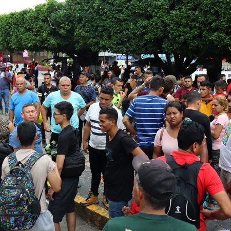 Primera deportación de venezolanos sorprende a migrantes en sur de México