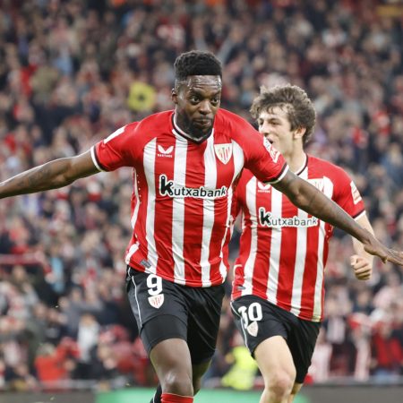 BILBAO, 19/02/2024.- El delantero del Athletic Club Iñaki Williams celebra su gol ante el Girona durante el encuentro correspondiente a la jornada 25 de LaLiga EA Sports disputado entre Athletic Club y Girona FC en San Mamés, Bilbao. EFE/ Luis Tejido