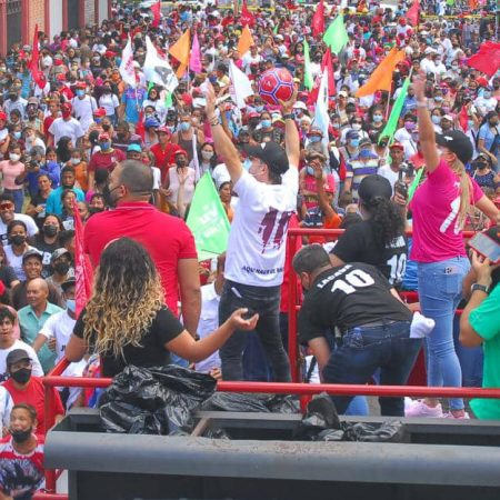 Lacava y Mervelis Moreno encabezaron caravana en Los Guayos (Foto cortesía)