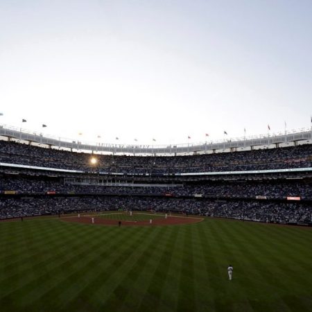 Jugadores culpan a propietarios de "privar" a Estados Unidos del béisbol (Foto Archivo)