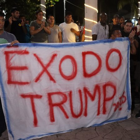 Caravana migrante sale del sur de México hacia EE.UU. a una semana del regreso de Trump