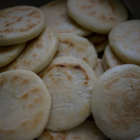 Venezolanos celebran el Día Mundial de la Arepa, su alimento insigne