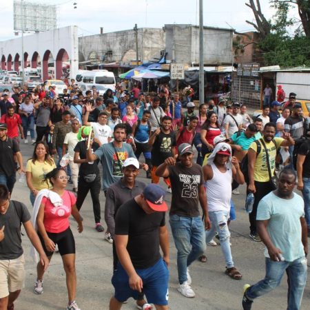 Empresarios de la frontera sur de México piden orden ante la llegada de más migrantes