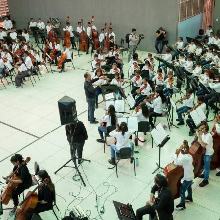 Jóvenes solistas europeas conocen de cerca el trabajo del Sistema de Orquestas venezolano