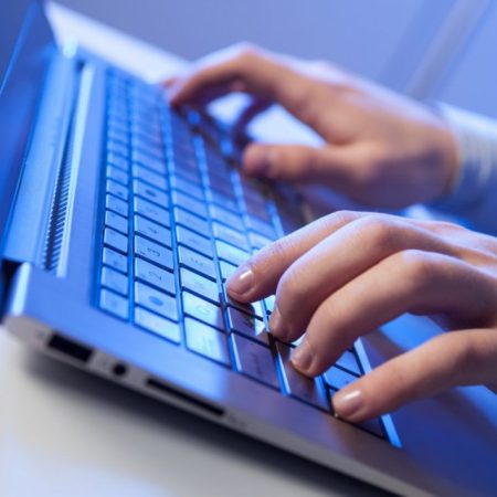 Disidente asegura que Gobierno cubano odia el internet porque da poder