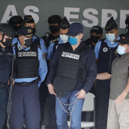 Redoblan seguridad a pocas horas de extradición de expresidente hondureño
