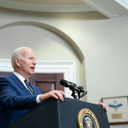 Biden llama a Petro para felicitarle por su victoria electoral en Colombia