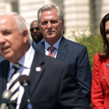 Legisladores dicen que las concesiones de Biden son “una traición a Cuba”