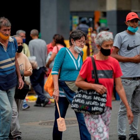 Venezuela, a mayor número de casos de COVID, más flexibilización de medidas