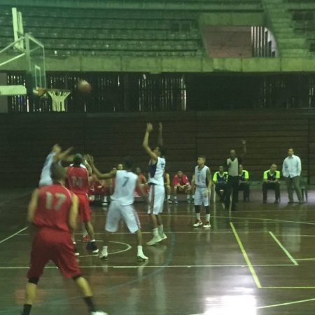 El equipo carabobeño selló en la capital su primera barrida de la temporada../Foto: @aduanerosbbc