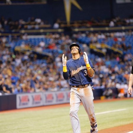 Orlando Arcia estuvo cerca de completar la escalera para guiar a Milwaukee./Foto: @CervecerosMKE