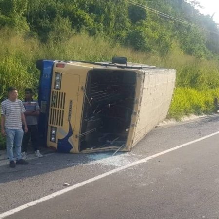 Accidente de camioneta en Autopista Caracas La Guaira