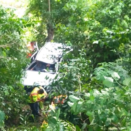 El vehículo se salió de la vía. Foto cortesía