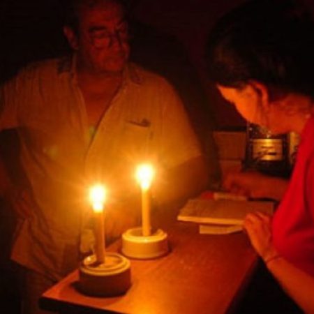 Reportado fuerte bajón eléctrico en varios estados del país la noche de este jueves