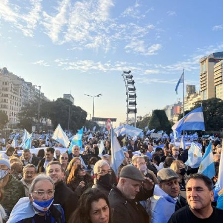 Multitudinaria marcha contra el gobierno kirchnerista - Foto Cortesía
