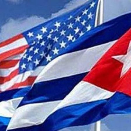 Bandera-de-EEUU-y-Cuba.-Archivo-2012