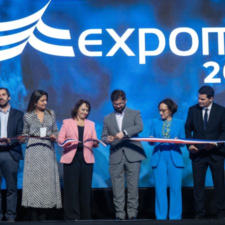 Fotografía cedida por presidencia de Chile, del presidente de Chile, Gabriel Boric, durante la inauguración del XVII Congreso Internacional de Expomin 2023, el encuentro minero más importante de Latinoamérica. Foto EFE.