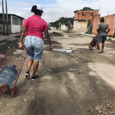 Barrio las casitas de los guayos agua