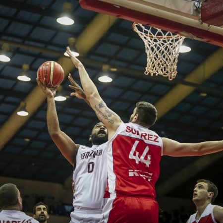 Gregory Echenique n o estará con Venezuela en la próxima ventana FIBA por una molestia física./Foto:  www.fiba.basketball/es