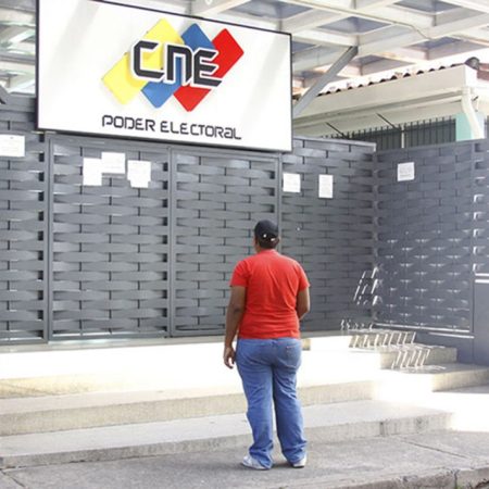 Resto de las máquinas electorales llega hoy a Carabobo, afirmó director regional del CNE