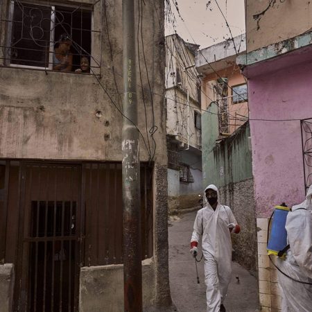 Diez nuevos contagios de COVID y un fallecimiento reportados este martes