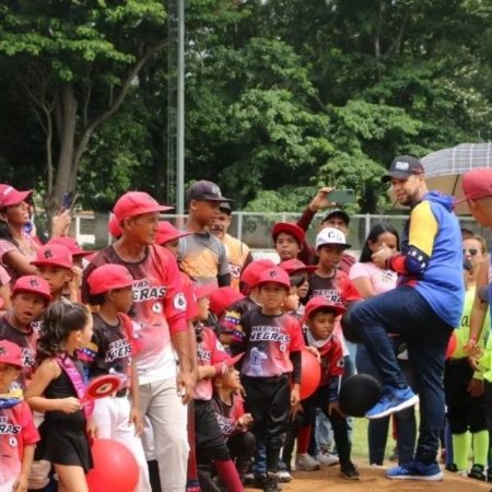 En Libertador inició el campeonato vacacional de béisbol menor. Foto prensa Alcaldía de Libertador