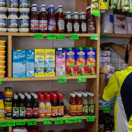 Productos de la canasta de supervivencia. Foto cortesía: AFP