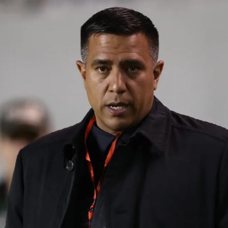 Expulsan al entrenador venezolano César Farías