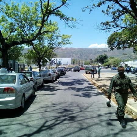 La pernocta en las calles aledañas a las estaciones de servicio en Naguanagua está prohibida