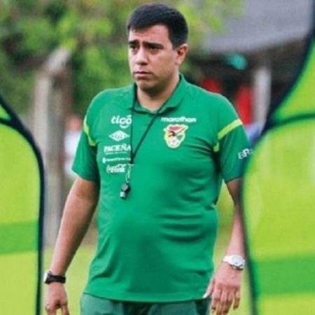 César Farías, entrenador de Bolivia. / Foto archivo