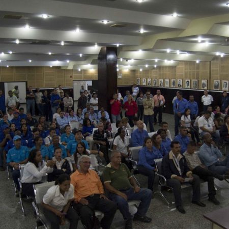 Empleados de la alcaldia exigen aumento de sueldo. (Foto.Saúl Zerpa)