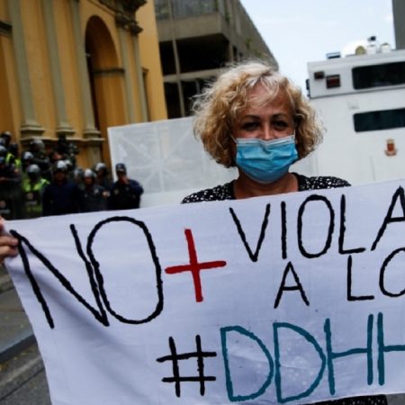 Protesta para reclamar respeto a los derechos humanos en Venezuela. (Foto cortesía de VOA)
