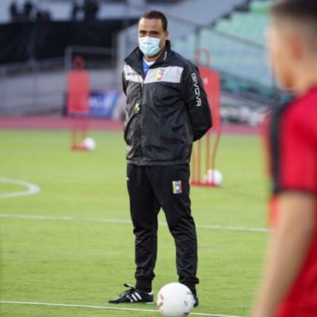 Leonardo González, técnico interino de la Vinotinto – Foto: FVF