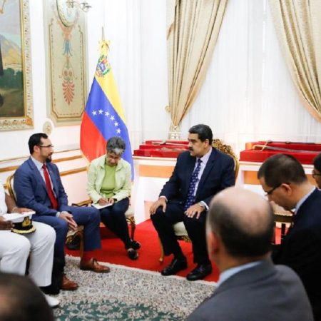 Venezuela y Trinidad y Tobago revisan la cooperación en materia energética