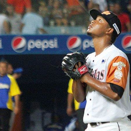 El novato Elieser Hernández volvió a lucirse en la lomita para conseguir su primer triunfo del año./Foto: Lvbp.com